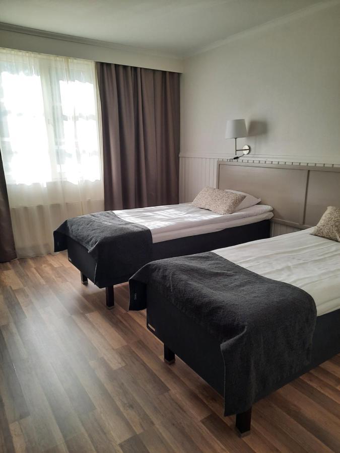 Juthbacka Hotell Uusikaarlepyy Exteriör bild
