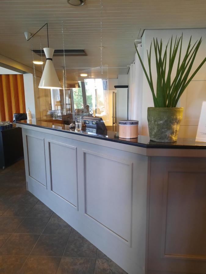Juthbacka Hotell Uusikaarlepyy Exteriör bild