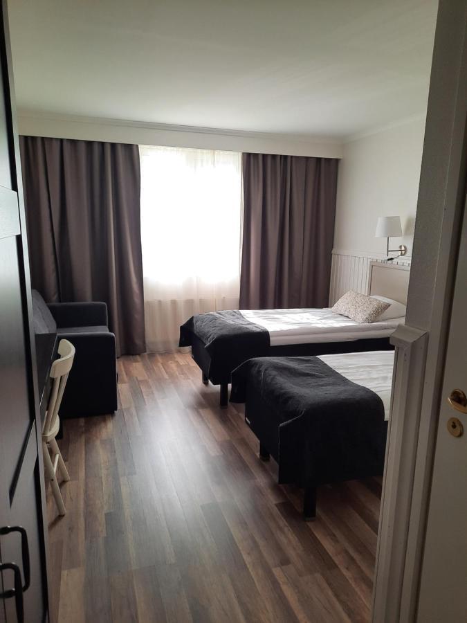 Juthbacka Hotell Uusikaarlepyy Exteriör bild
